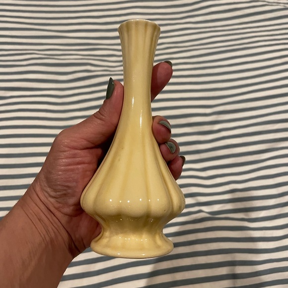 Japan vintage bud vase in cream or soft yellow 6”